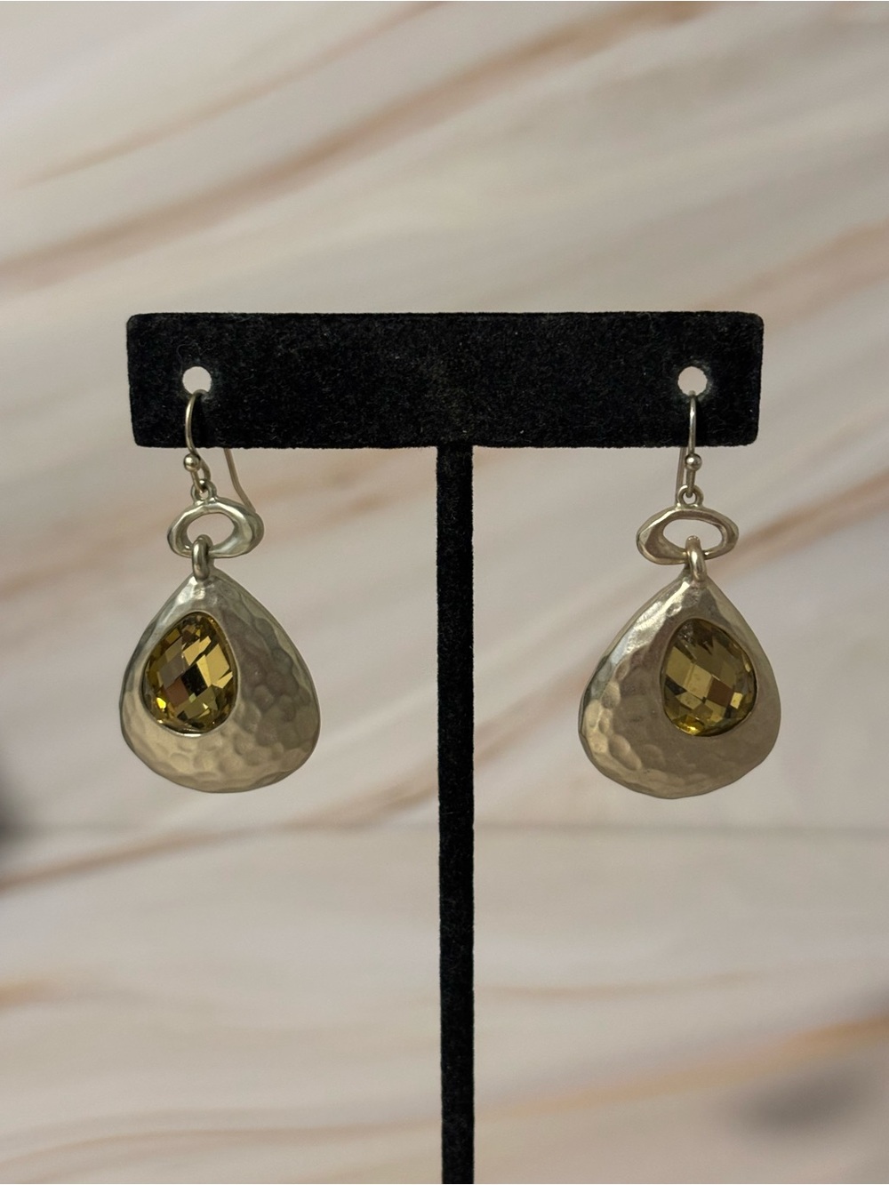 Chico’s Matte Gold Hammered Teardrop Earrings w/Champagne Colored Crystal 1.25”